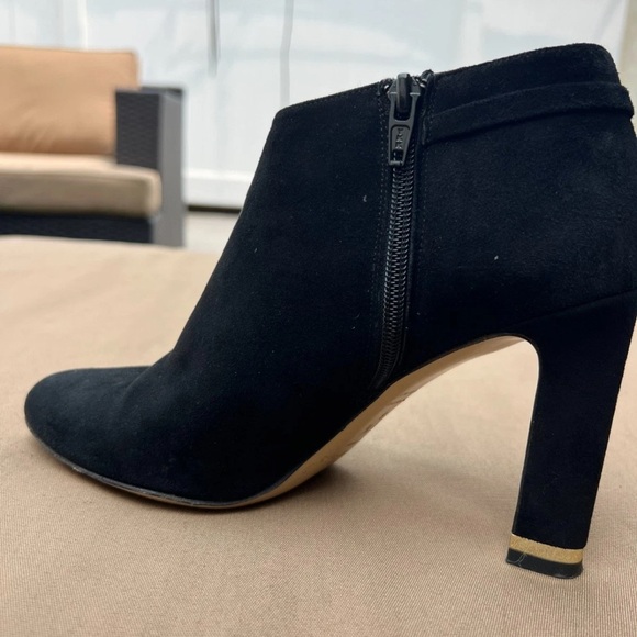 Kate Spade Womens Black Suede Gold Bow Heeled Ankle Bootie Side Zip Size 8.5 - Picture 4 of 9
